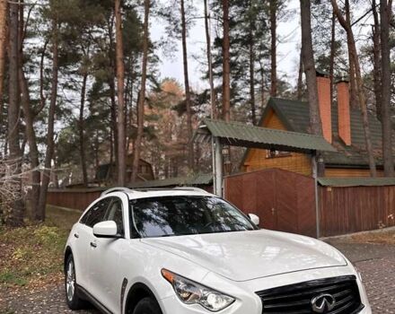 Белый Инфинити FX 37, объемом двигателя 3.7 л и пробегом 160 тыс. км за 14900 $, фото 25 на Automoto.ua