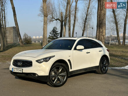 Інфініті FX 37 2011 у Києві на Automoto.ua Білий Інфініті FX 37, об'ємом двигуна 3.7 л та пробігом 147 тис. км за 16900 $, фото 1 на Automoto.ua
