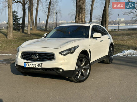Інфініті FX 37 2011 у Києві на Automoto.ua Білий Інфініті FX 37, об'ємом двигуна 3.7 л та пробігом 147 тис. км за 17500 $, фото 1 на Automoto.ua