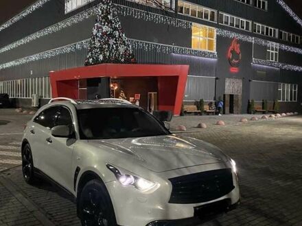 Белый Инфинити FX 37, объемом двигателя 3.7 л и пробегом 160 тыс. км за 17000 $, фото 1 на Automoto.ua