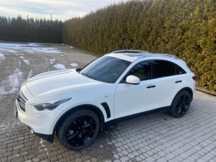 Белый Инфинити FX 37, объемом двигателя 3.7 л и пробегом 160 тыс. км за 18700 $, фото 1 на Automoto.ua