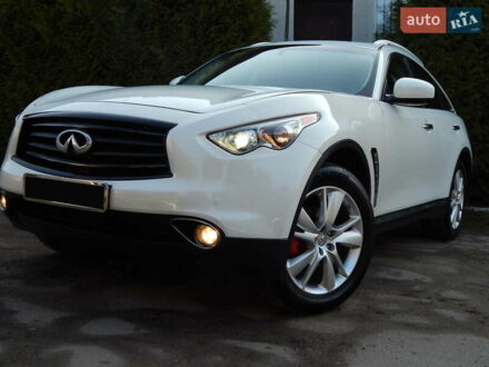 Белый Инфинити FX 37, объемом двигателя 3.7 л и пробегом 161 тыс. км за 16800 $, фото 1 на Automoto.ua
