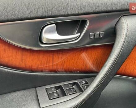 Чорний Інфініті FX 37, об'ємом двигуна 3.7 л та пробігом 321 тис. км за 13000 $, фото 20 на Automoto.ua