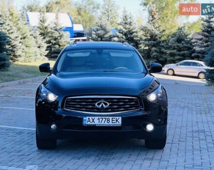 Черный Инфинити FX 37, объемом двигателя 3.7 л и пробегом 183 тыс. км за 14850 $, фото 2 на Automoto.ua