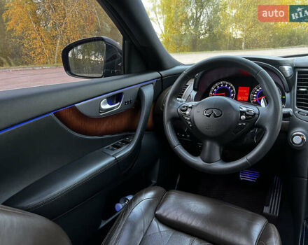 Черный Инфинити FX 37, объемом двигателя 3.7 л и пробегом 190 тыс. км за 16800 $, фото 20 на Automoto.ua