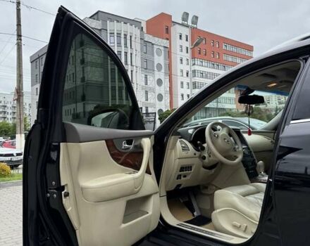 Черный Инфинити FX 37, объемом двигателя 3.7 л и пробегом 145 тыс. км за 20000 $, фото 7 на Automoto.ua