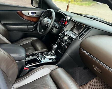 Черный Инфинити FX 37, объемом двигателя 3.7 л и пробегом 190 тыс. км за 16800 $, фото 29 на Automoto.ua