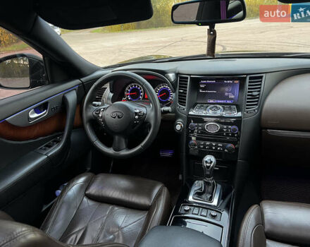 Черный Инфинити FX 37, объемом двигателя 3.7 л и пробегом 190 тыс. км за 16800 $, фото 9 на Automoto.ua
