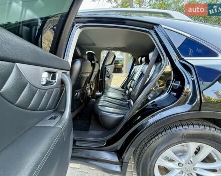 Черный Инфинити FX 37, объемом двигателя 3.7 л и пробегом 202 тыс. км за 15400 $, фото 25 на Automoto.ua