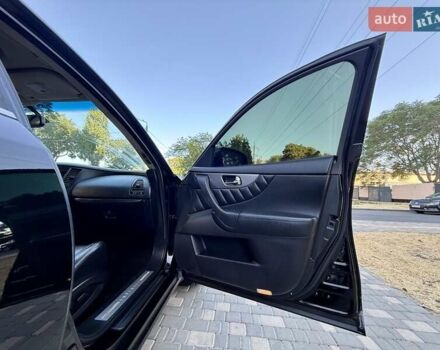 Черный Инфинити FX 37, объемом двигателя 3.7 л и пробегом 202 тыс. км за 15400 $, фото 40 на Automoto.ua