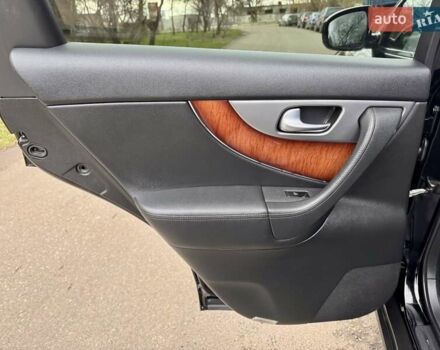 Чорний Інфініті FX 37, об'ємом двигуна 3.7 л та пробігом 211 тис. км за 16900 $, фото 57 на Automoto.ua