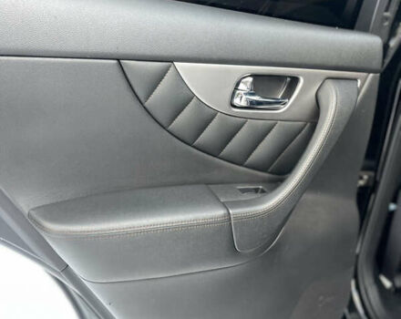 Черный Инфинити FX 37, объемом двигателя 3.7 л и пробегом 127 тыс. км за 15500 $, фото 7 на Automoto.ua