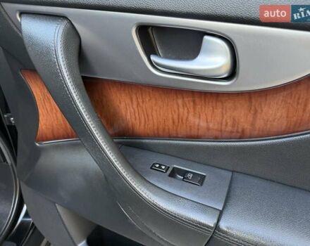 Черный Инфинити FX 37, объемом двигателя 3.7 л и пробегом 211 тыс. км за 16800 $, фото 50 на Automoto.ua