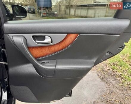 Чорний Інфініті FX 37, об'ємом двигуна 3.7 л та пробігом 211 тис. км за 16900 $, фото 60 на Automoto.ua