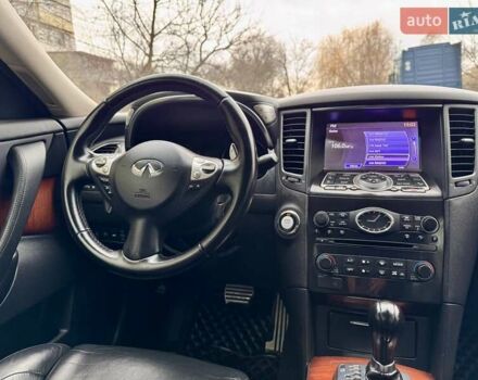 Чорний Інфініті FX 37, об'ємом двигуна 3.7 л та пробігом 211 тис. км за 16900 $, фото 79 на Automoto.ua