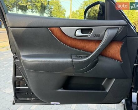 Черный Инфинити FX 37, объемом двигателя 3.7 л и пробегом 211 тыс. км за 16800 $, фото 35 на Automoto.ua