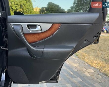 Черный Инфинити FX 37, объемом двигателя 3.7 л и пробегом 211 тыс. км за 16800 $, фото 4 на Automoto.ua