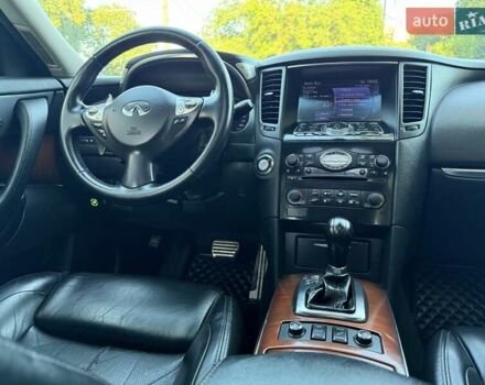 Черный Инфинити FX 37, объемом двигателя 3.7 л и пробегом 211 тыс. км за 16800 $, фото 72 на Automoto.ua