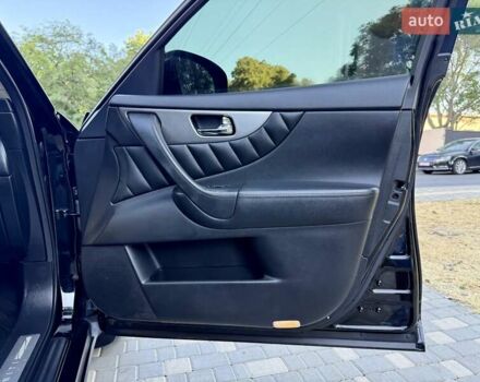 Черный Инфинити FX 37, объемом двигателя 3.7 л и пробегом 202 тыс. км за 15400 $, фото 59 на Automoto.ua