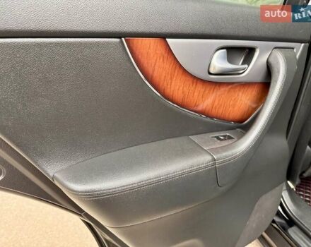 Чорний Інфініті FX 37, об'ємом двигуна 3.7 л та пробігом 211 тис. км за 16900 $, фото 58 на Automoto.ua