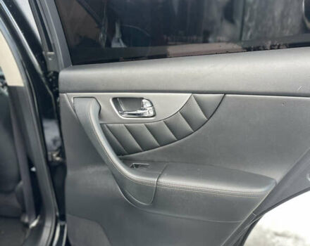 Черный Инфинити FX 37, объемом двигателя 3.7 л и пробегом 127 тыс. км за 15500 $, фото 4 на Automoto.ua