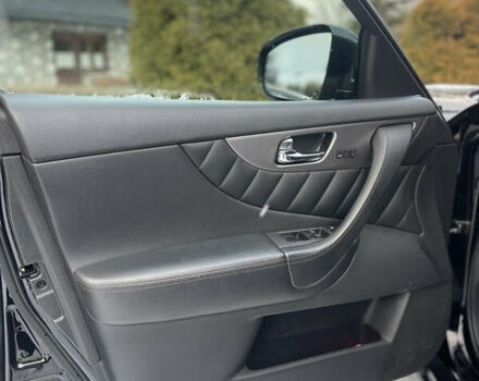 Черный Инфинити FX 37, объемом двигателя 3.7 л и пробегом 127 тыс. км за 15500 $, фото 6 на Automoto.ua