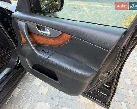 Черный Инфинити FX 37, объемом двигателя 3.7 л и пробегом 211 тыс. км за 16800 $, фото 49 на Automoto.ua