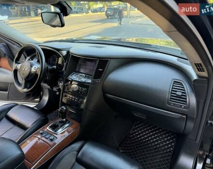 Черный Инфинити FX 37, объемом двигателя 3.7 л и пробегом 211 тыс. км за 16800 $, фото 2 на Automoto.ua