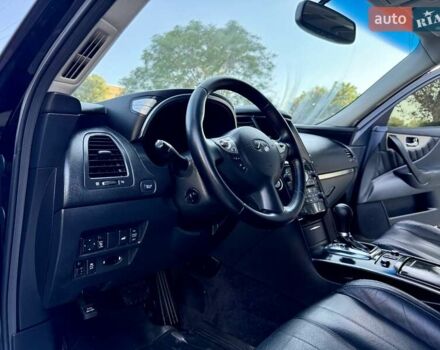 Черный Инфинити FX 37, объемом двигателя 3.7 л и пробегом 202 тыс. км за 15400 $, фото 50 на Automoto.ua