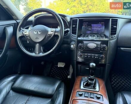 Черный Инфинити FX 37, объемом двигателя 3.7 л и пробегом 211 тыс. км за 16800 $, фото 61 на Automoto.ua