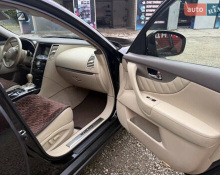 Черный Инфинити FX 37, объемом двигателя 3.7 л и пробегом 226 тыс. км за 16300 $, фото 7 на Automoto.ua