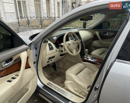 Серый Инфинити FX 37, объемом двигателя 3.7 л и пробегом 120 тыс. км за 16000 $, фото 4 на Automoto.ua