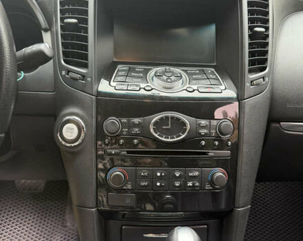 Серый Инфинити FX 37, объемом двигателя 3.7 л и пробегом 250 тыс. км за 12900 $, фото 6 на Automoto.ua