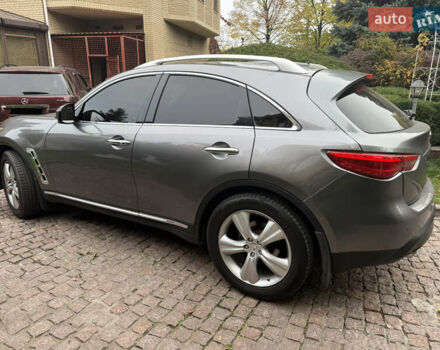 Серый Инфинити FX 37, объемом двигателя 3.7 л и пробегом 250 тыс. км за 12900 $, фото 4 на Automoto.ua