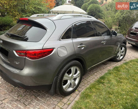 Серый Инфинити FX 37, объемом двигателя 3.7 л и пробегом 250 тыс. км за 12900 $, фото 2 на Automoto.ua