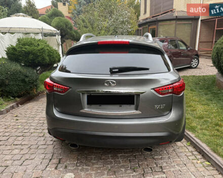 Серый Инфинити FX 37, объемом двигателя 3.7 л и пробегом 250 тыс. км за 12900 $, фото 3 на Automoto.ua