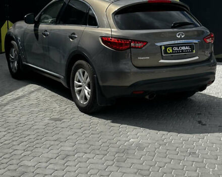 Серый Инфинити FX 37, объемом двигателя 3.7 л и пробегом 220 тыс. км за 12900 $, фото 19 на Automoto.ua