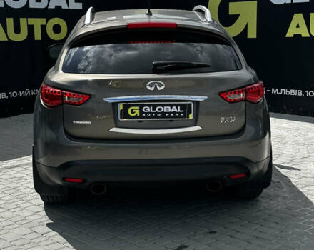 Серый Инфинити FX 37, объемом двигателя 3.7 л и пробегом 220 тыс. км за 12900 $, фото 18 на Automoto.ua