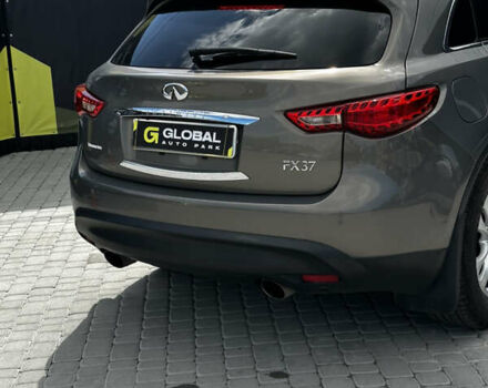 Серый Инфинити FX 37, объемом двигателя 3.7 л и пробегом 220 тыс. км за 12900 $, фото 21 на Automoto.ua