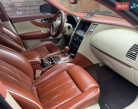 Черный Инфинити ФХ 50, объемом двигателя 5 л и пробегом 120 тыс. км за 12999 $, фото 12 на Automoto.ua