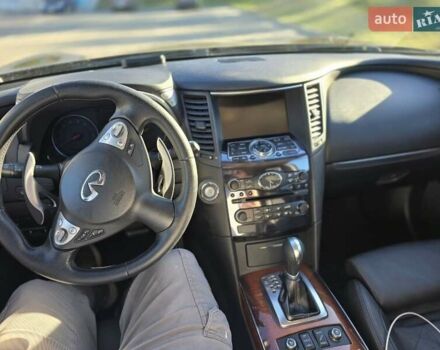 Черный Инфинити ФХ 50, объемом двигателя 5.03 л и пробегом 185 тыс. км за 15000 $, фото 10 на Automoto.ua