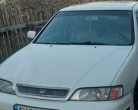 Белый Инфинити G25, объемом двигателя 2 л и пробегом 200 тыс. км за 1189 $, фото 2 на Automoto.ua
