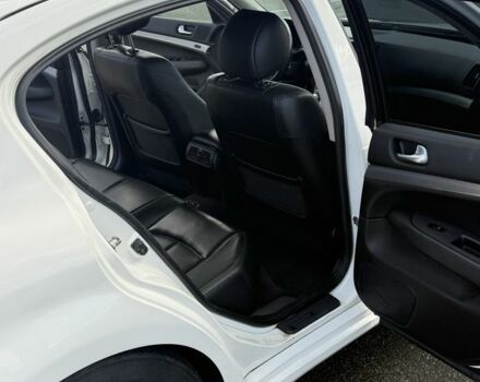 Инфинити G25 2010 в Киеве на Automoto.ua Белый Инфинити G25, объемом двигателя 2.5 л и пробегом 229 тыс. км за 9700 $, фото 6 на Automoto.ua