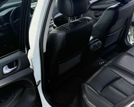 Инфинити G25 2010 в Киеве на Automoto.ua Белый Инфинити G25, объемом двигателя 2.5 л и пробегом 229 тыс. км за 9700 $, фото 7 на Automoto.ua