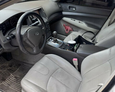 Белый Инфинити G25, объемом двигателя 2.5 л и пробегом 167 тыс. км за 9000 $, фото 4 на Automoto.ua