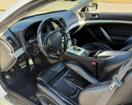 Белый Инфинити G37, объемом двигателя 3.7 л и пробегом 228 тыс. км за 13000 $, фото 6 на Automoto.ua