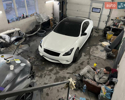 Белый Инфинити G37, объемом двигателя 3.7 л и пробегом 170 тыс. км за 33999 $, фото 1 на Automoto.ua