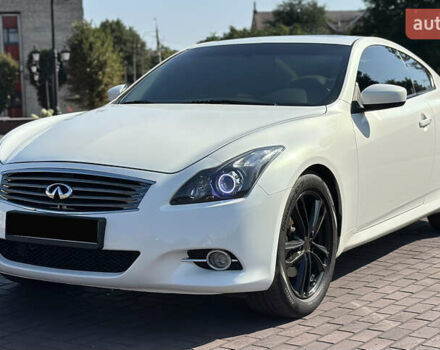 Белый Инфинити G37, объемом двигателя 3.7 л и пробегом 208 тыс. км за 12999 $, фото 4 на Automoto.ua