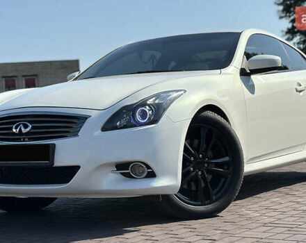Белый Инфинити G37, объемом двигателя 3.7 л и пробегом 208 тыс. км за 12999 $, фото 2 на Automoto.ua