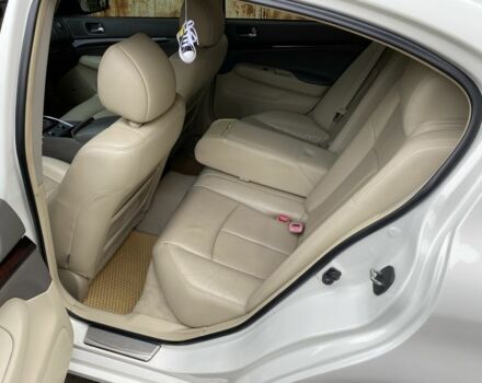 Белый Инфинити G37, объемом двигателя 3.7 л и пробегом 117 тыс. км за 11300 $, фото 6 на Automoto.ua